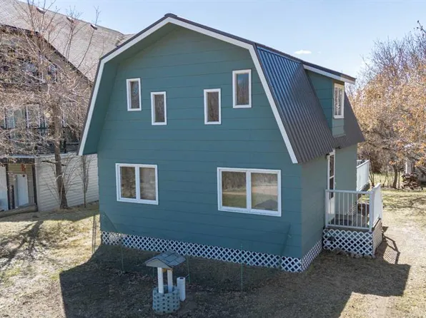 19 E 4th St, White Sands, AB T0C 3B0