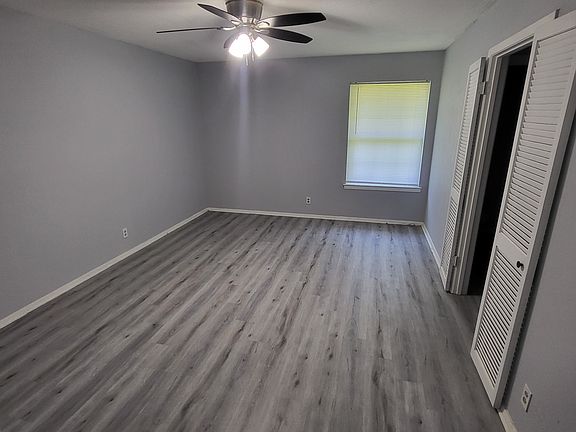 5th image of 2441 Robert Burns Dr