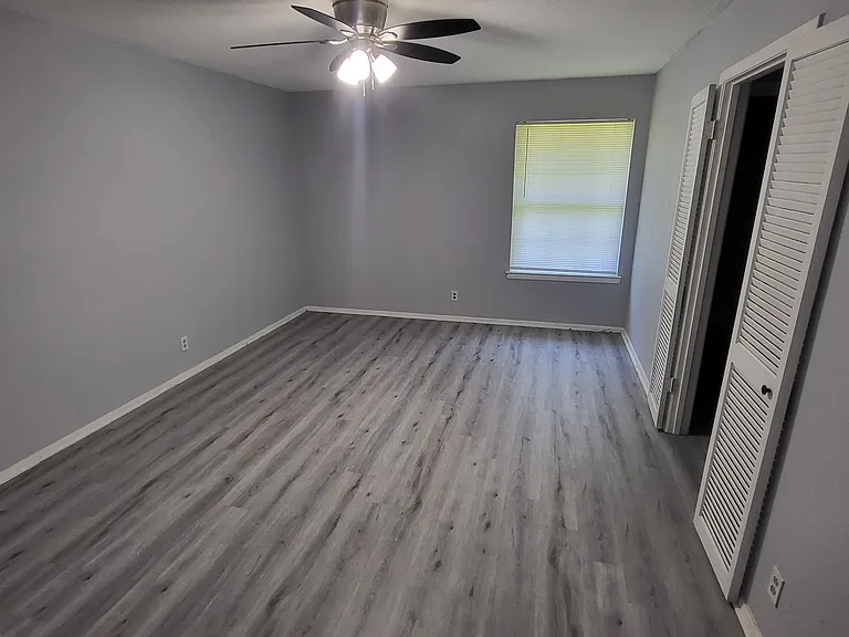 2441 Robert Burns Dr — Photo 5