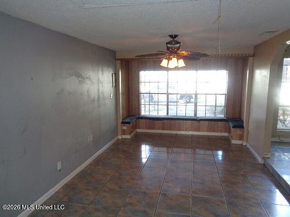 3rd image of 4618 Robinhood Dr