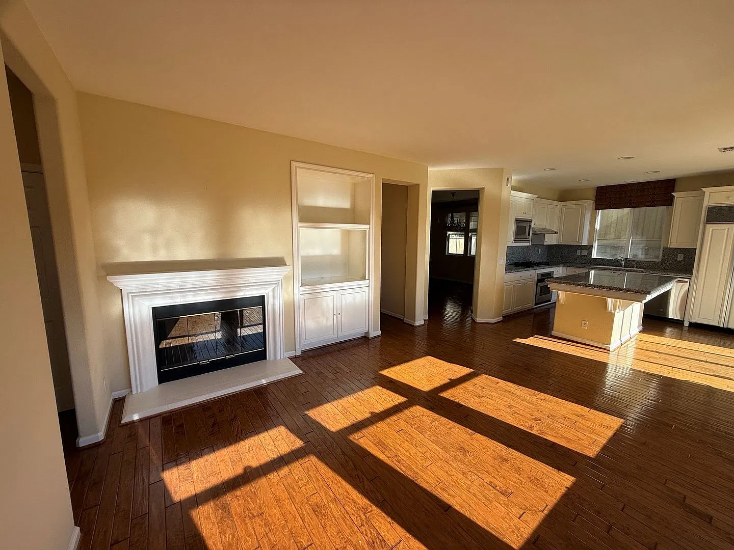 Beautiful and Spacious 4 Bedroom 2.5 Bath Home. Ideal Location!! — Photo 3