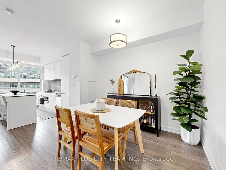 377 Madison Ave #503 — Photo 9