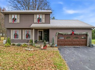 531 Meadowland Dr, Hubbard, OH