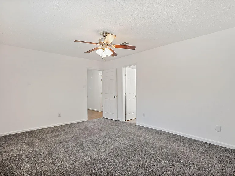 9731 Shell Rock Rd — Photo 11