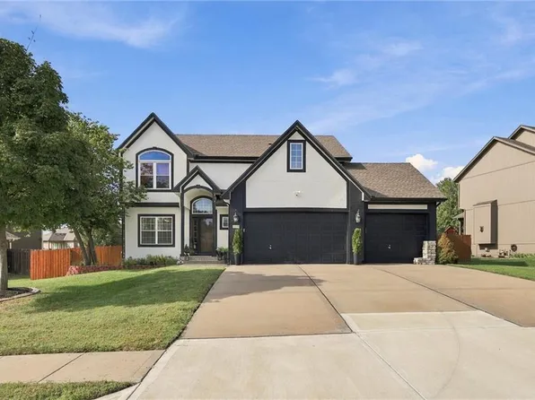 110 S Eastglen Dr, Raymore, MO 64083