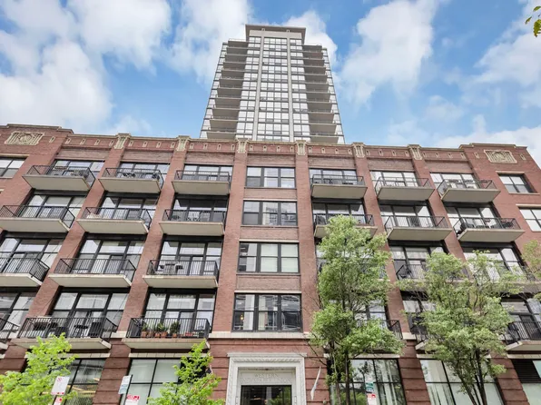 210 S Desplaines St APT 1102, Chicago, IL 60661