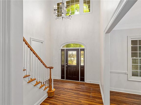 4th image of 109 Pinetop Cir