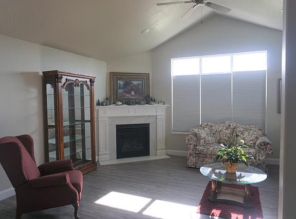 3rd image of 507 E Meadow Ranch Ln #C