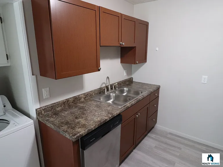 2252 W Street — Photo 5