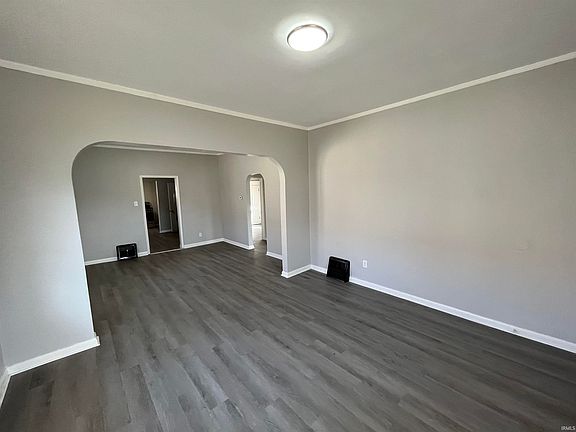 3rd image of 1118 N Adams St