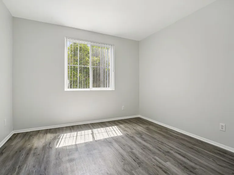 1865 North Fuller Ave — Photo 15