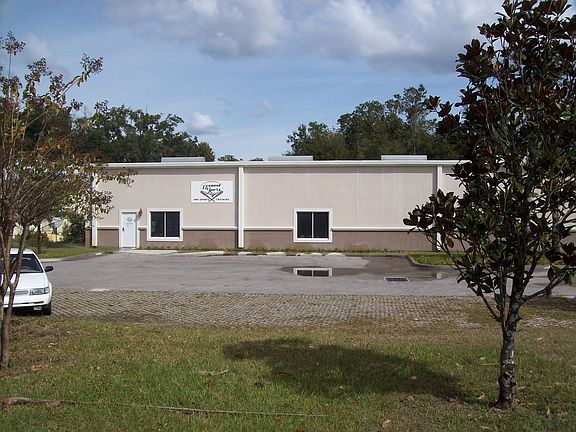 2nd image of 2525 N Woodland Blvd