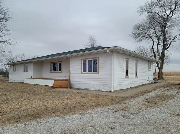 22590 482nd St, Centerville, IA 52544