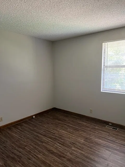 2 bed, 1.0 bath, 850 sqft, $1,275 — Photo 3