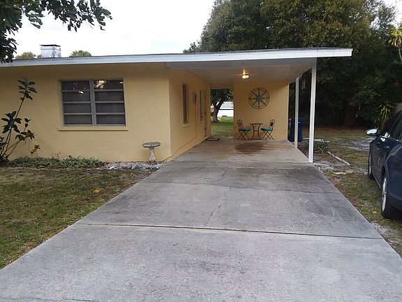 right side carport