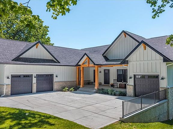 3rd image of 4444 Augusta Shores Dr