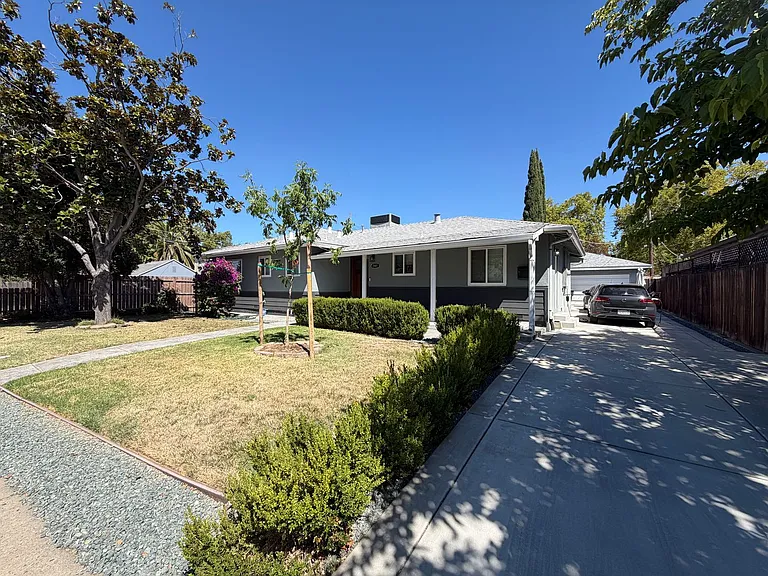 2481 Wilmington Ave — Photo 1