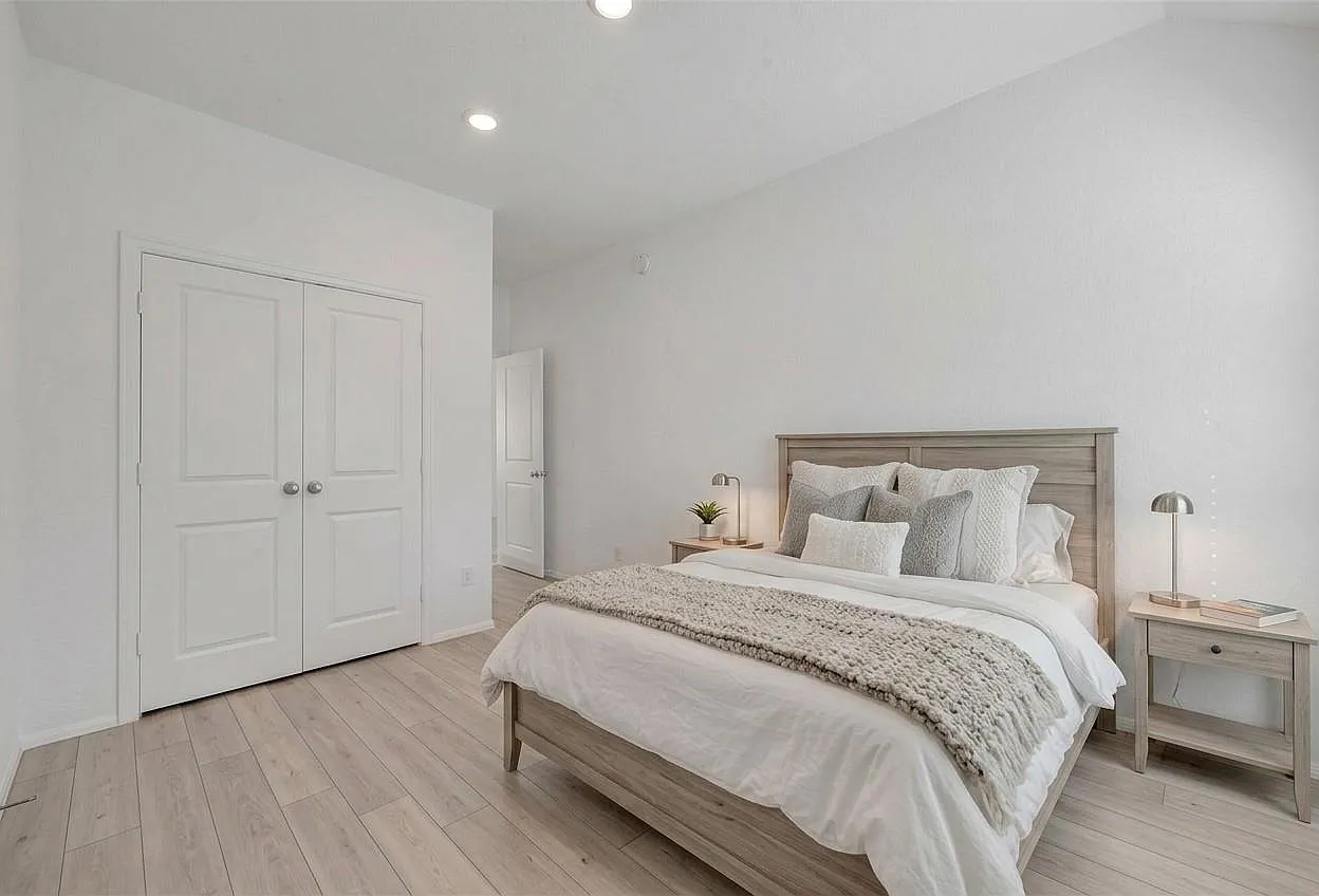 4 bed, 2.0 bath, 1959 sqft, $2,150 — Photo 4