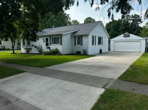 150 W 1st Ave, Plainwell, MI 49080