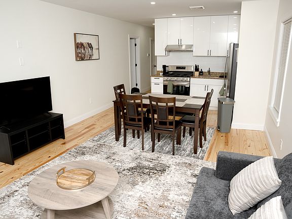 4th image of 451 Clarendon St Floor 2