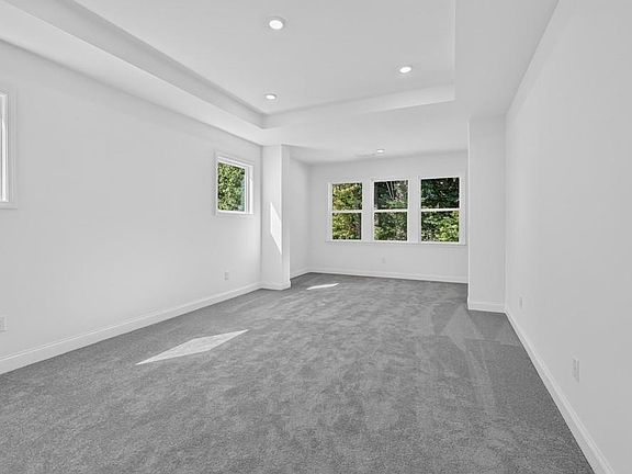 5th image of 640 Nichols Farm Cir