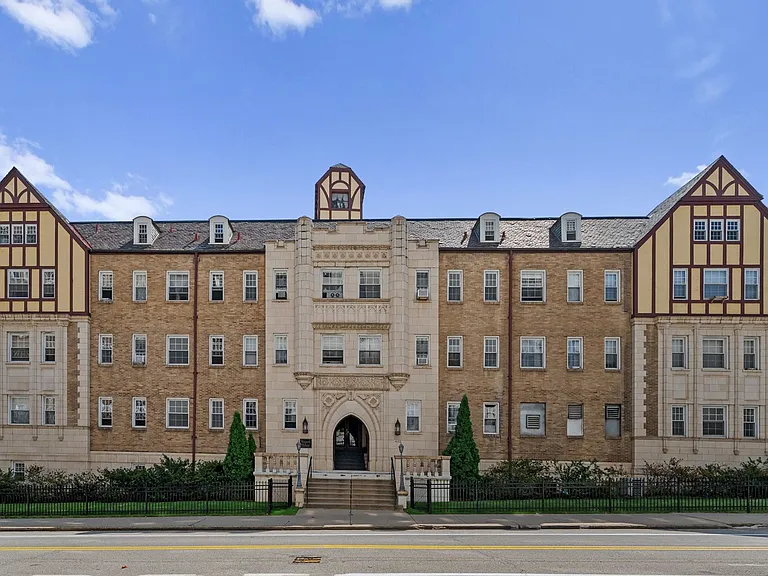 Bayard Manor Apartments — Photo 42