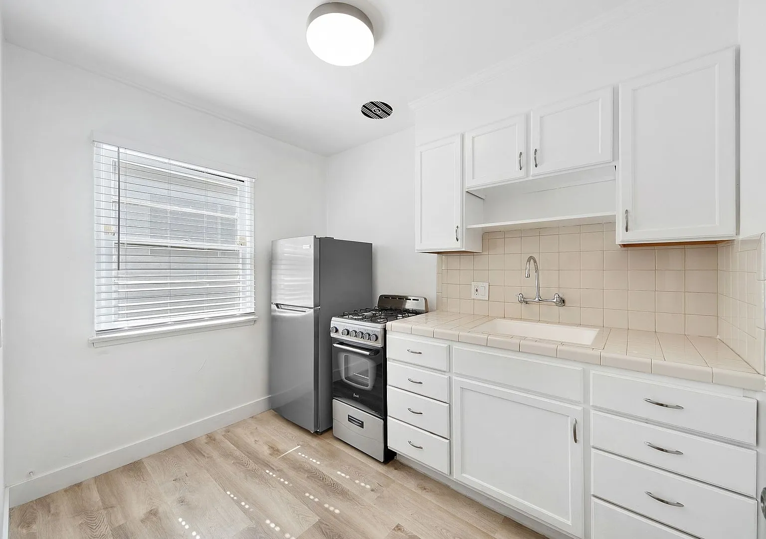 4130 E 10th Street — Photo 3