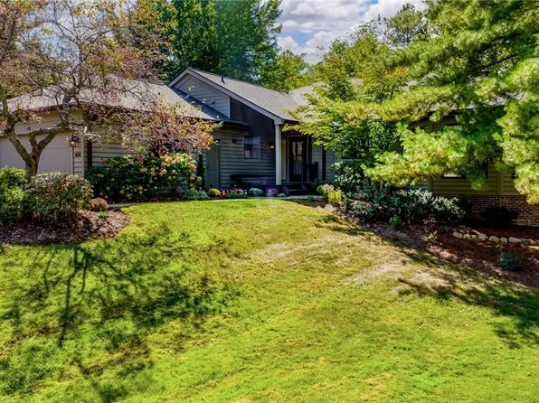 426 Chipping Ln, Chagrin Falls, OH 44023