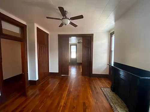 Building Photo - 1607 Sarah St #2