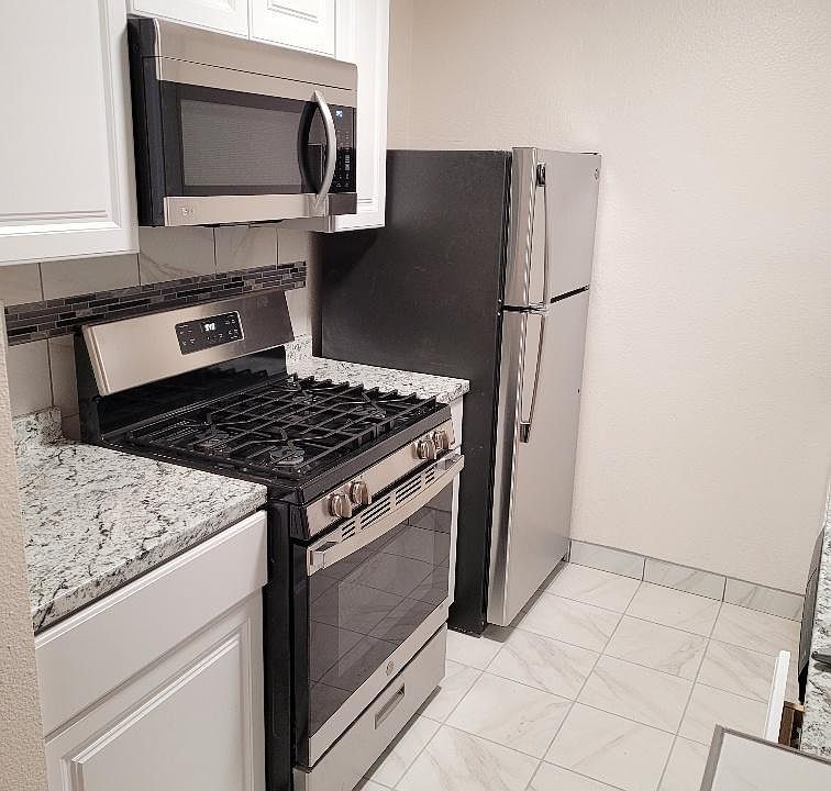 1st image of 1701 W Tuckey Ln Unit 116