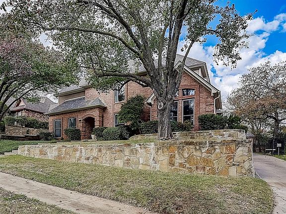 2nd image of 833 Shady Lake Dr