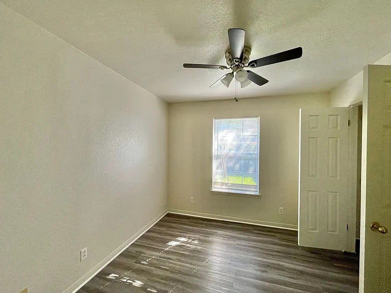 2404 Southport Dr — Photo 27