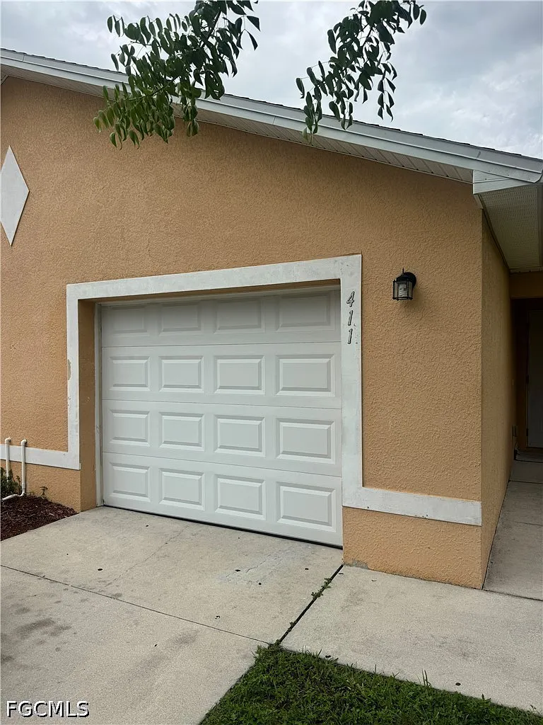 3 bed, 2.0 bath, 2418 sqft, $1,650 — Photo 2