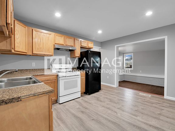 3rd image of 1441 Desoto Ave