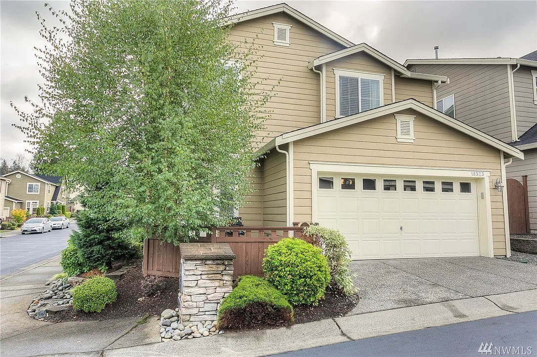 3 bed, 2.5 bath, 1569 sqft, $3,100 — Photo 1