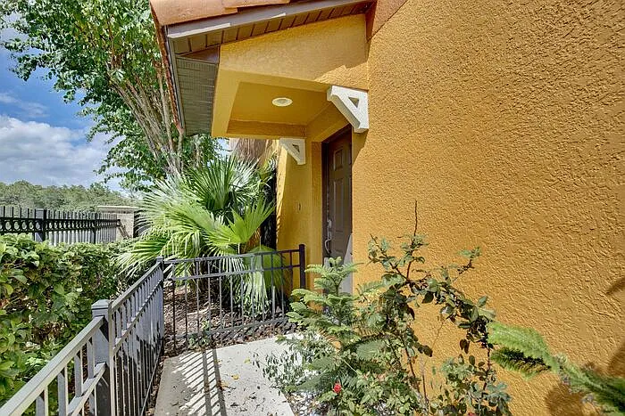 3 bed, 2.5 bath, 1659 sqft, $1,995 — Photo 3