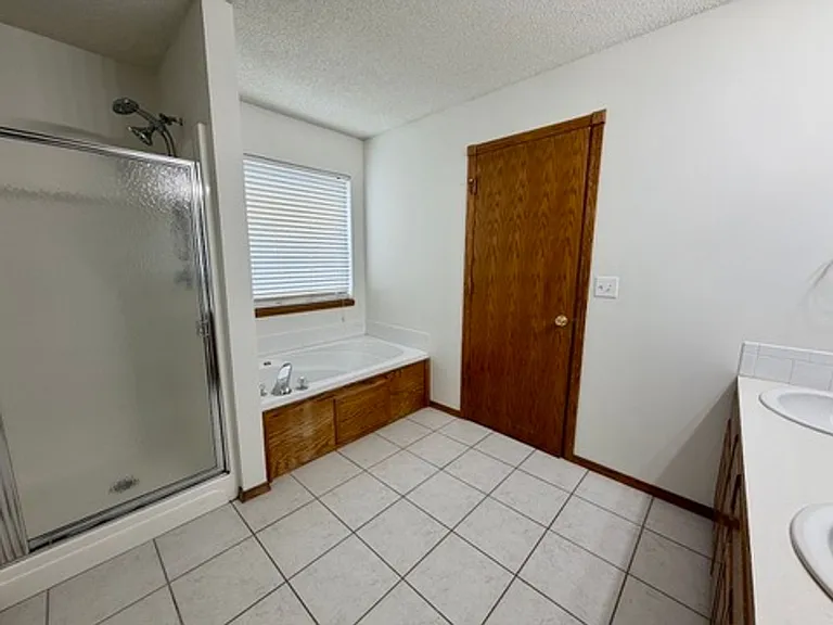 2315 N Brandon Cir — Photo 8
