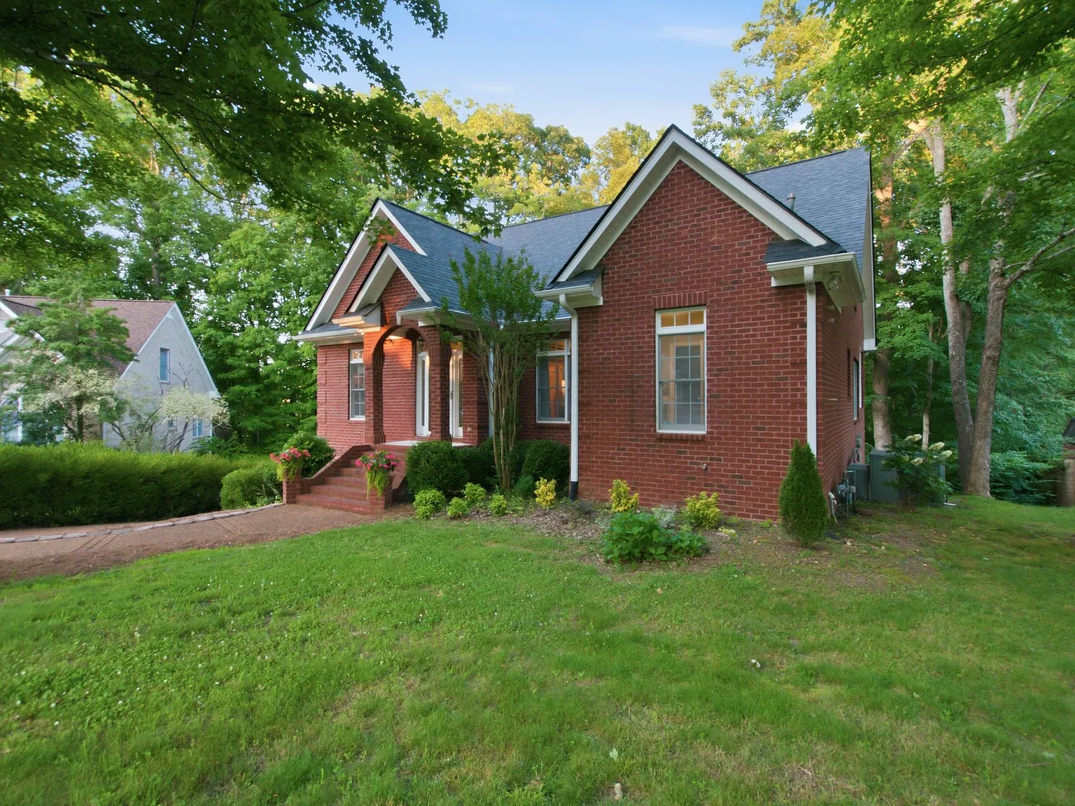 3 bed, 3.5 bath, 3304 sqft, $4,500 — Photo 3
