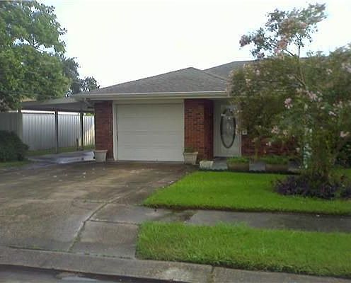 1st image of 916 Cedre Dr