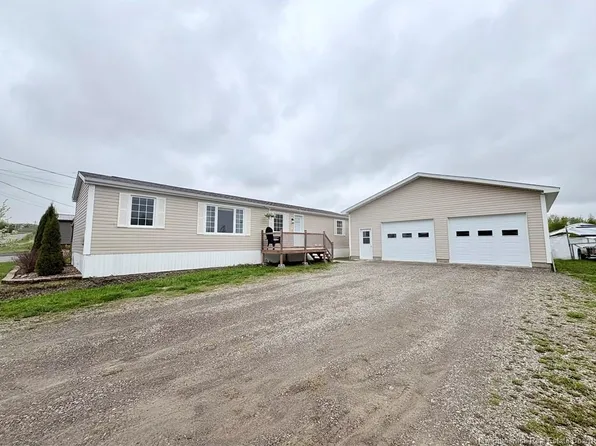 36 Soucy St, Saint Laonard, NB E7E 2V4