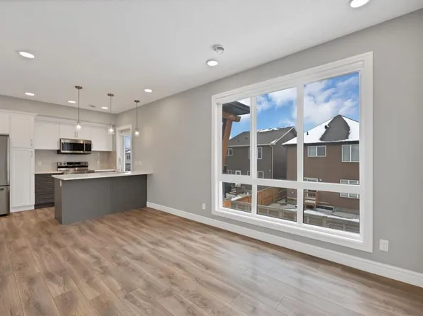 10060 S 46th St NE #202, Calgary, AB T3J 2H8