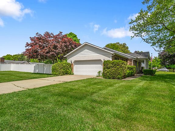 5th image of 916 Windigo Ln