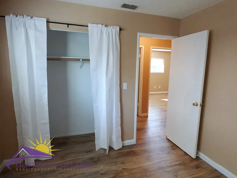 7928 Garry Oak Dr — Photo 20