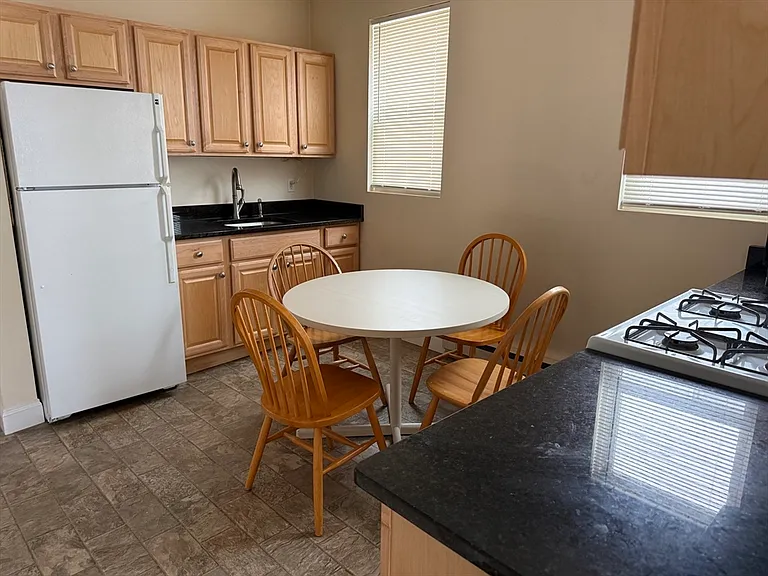 220 Middlesex Ave #4 — Photo 1
