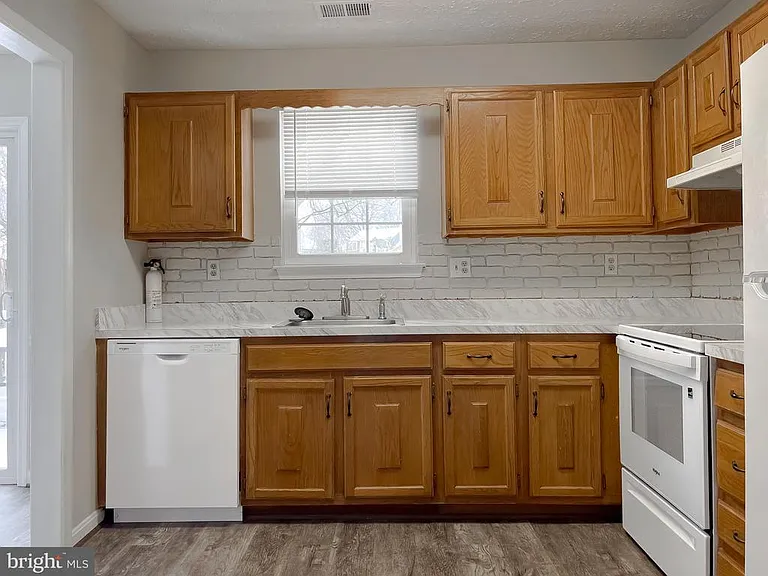 4232 Drake Ct — Photo 10