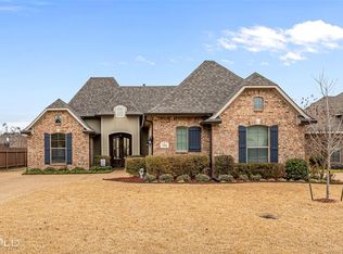 702 Saint Martin's Ln, Bossier City, LA 71111