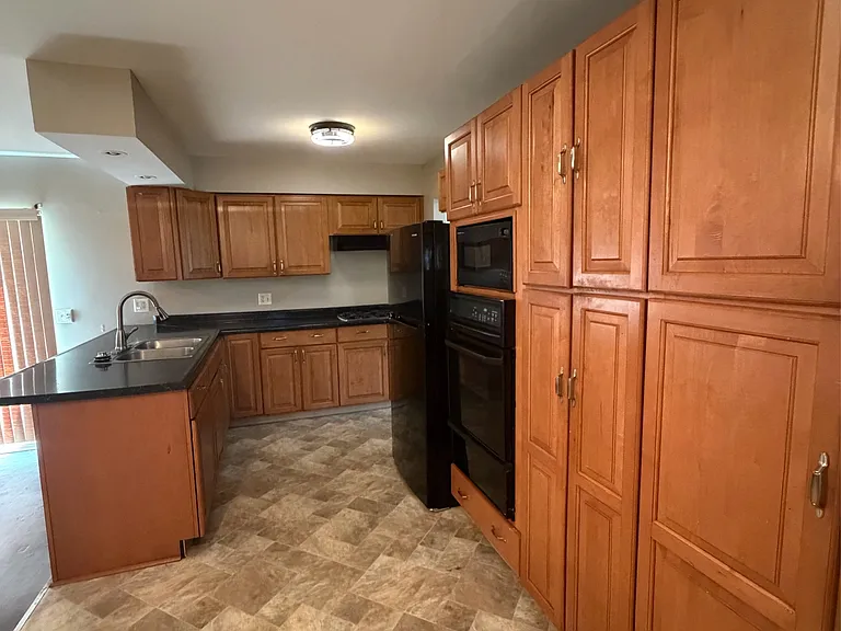 3318 W Jolly Rd — Photo 22