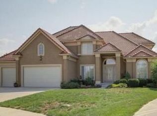 9018 Pine St, Lenexa, KS 66220