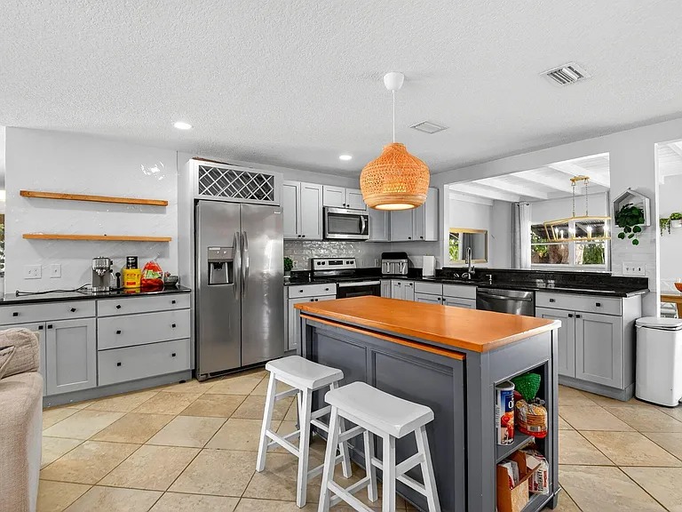 320 Riverdale Rd — Photo 13