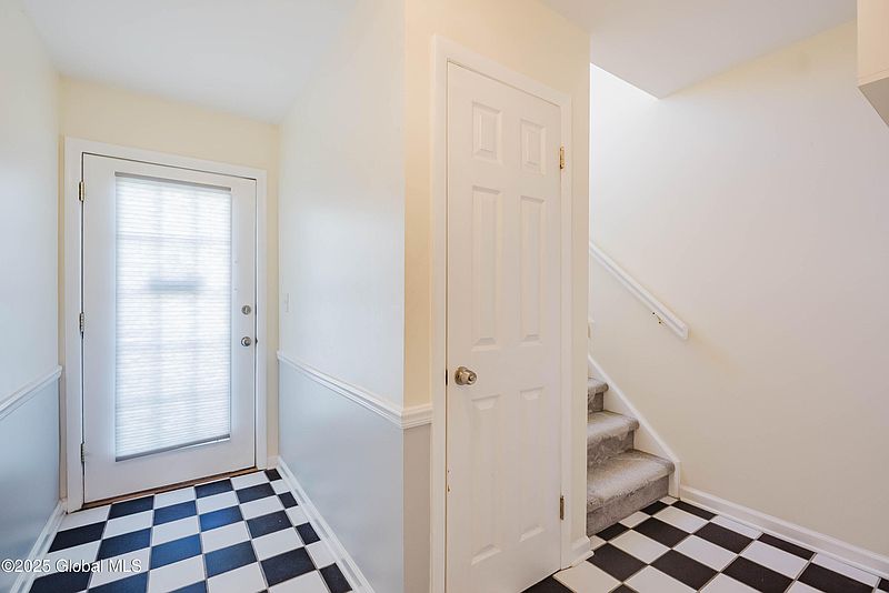 4th image of 81 Meadowlark Drive